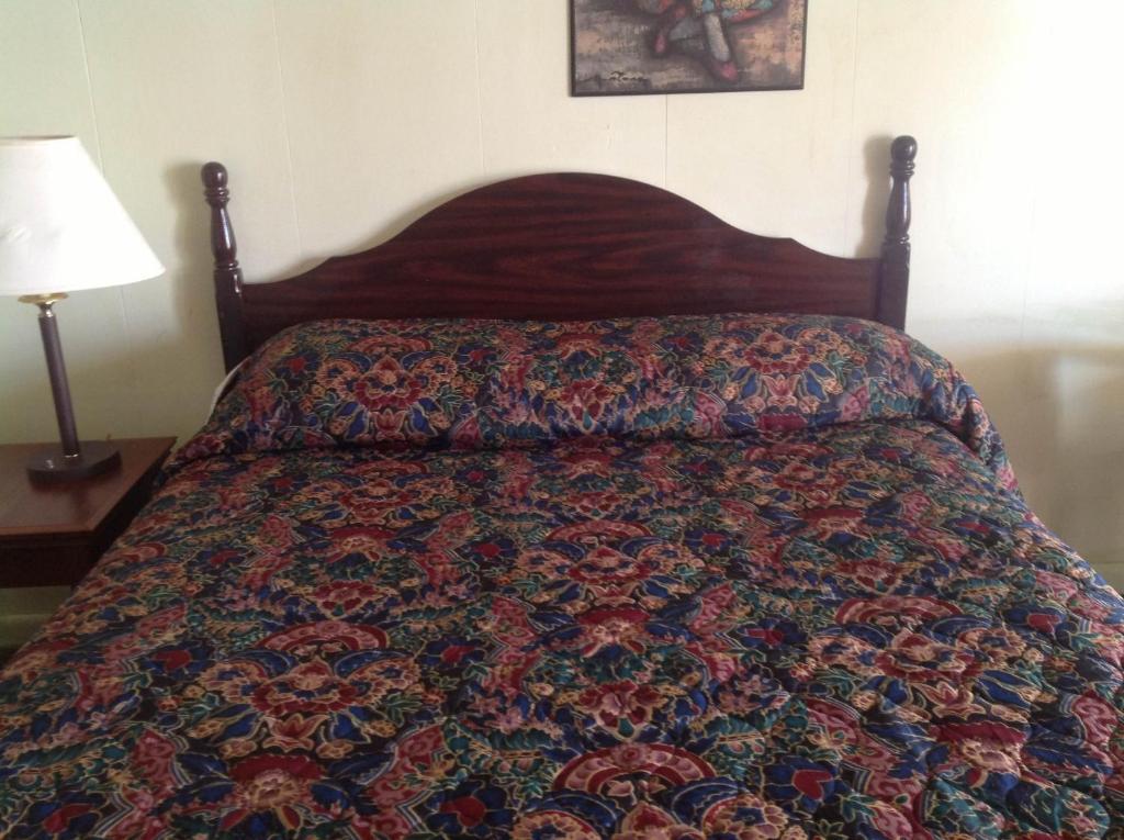 Budget Inn Motel Chemult Room photo