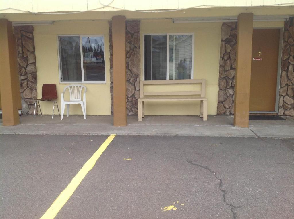 Budget Inn Motel Chemult Exterior photo